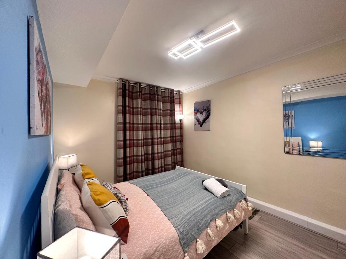 Posh 2-Bedroom, Living Room, Kitchen & 1.5 Bathroom Londen Buitenkant foto