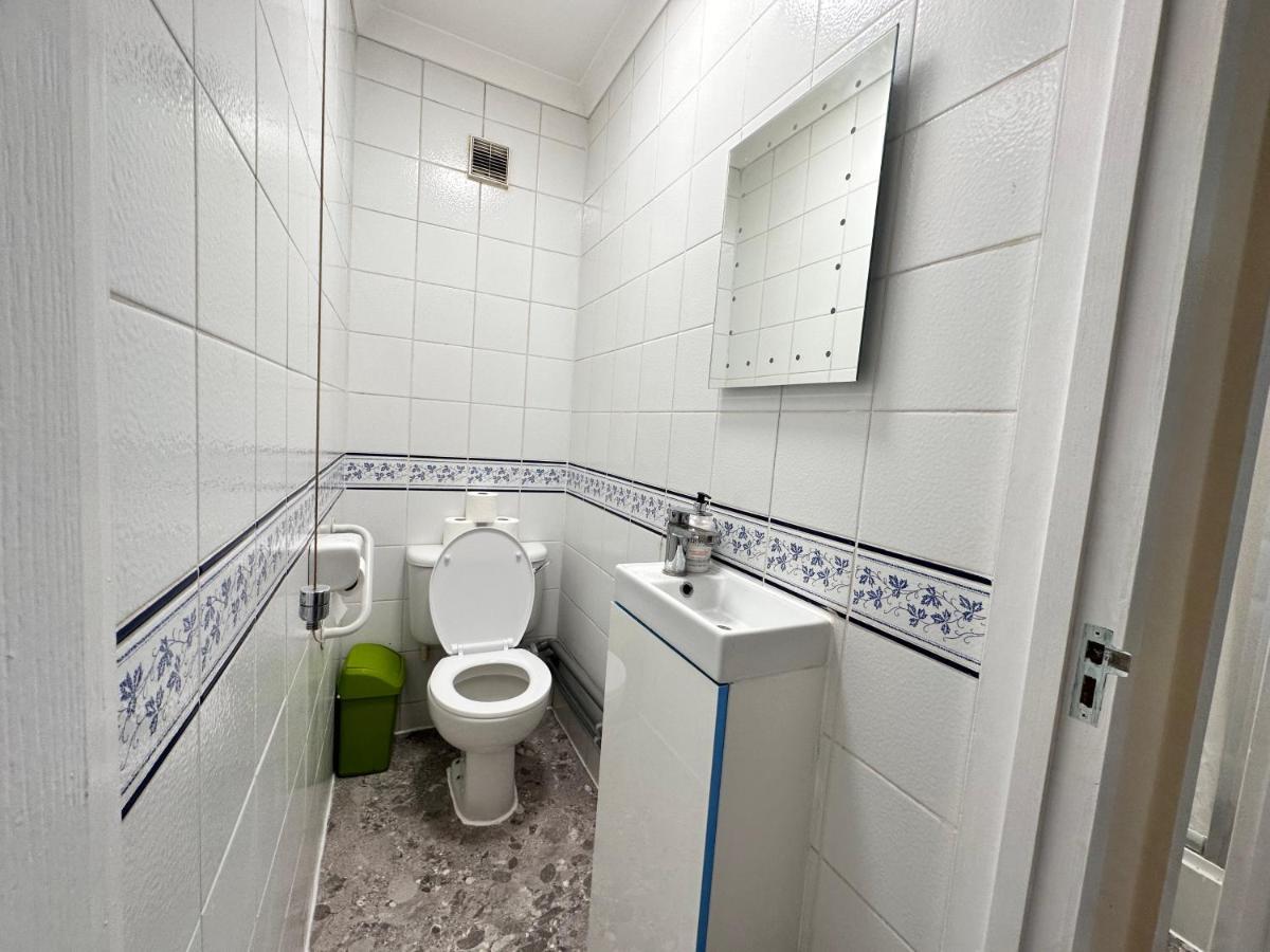 Posh 2-Bedroom, Living Room, Kitchen & 1.5 Bathroom Londen Buitenkant foto