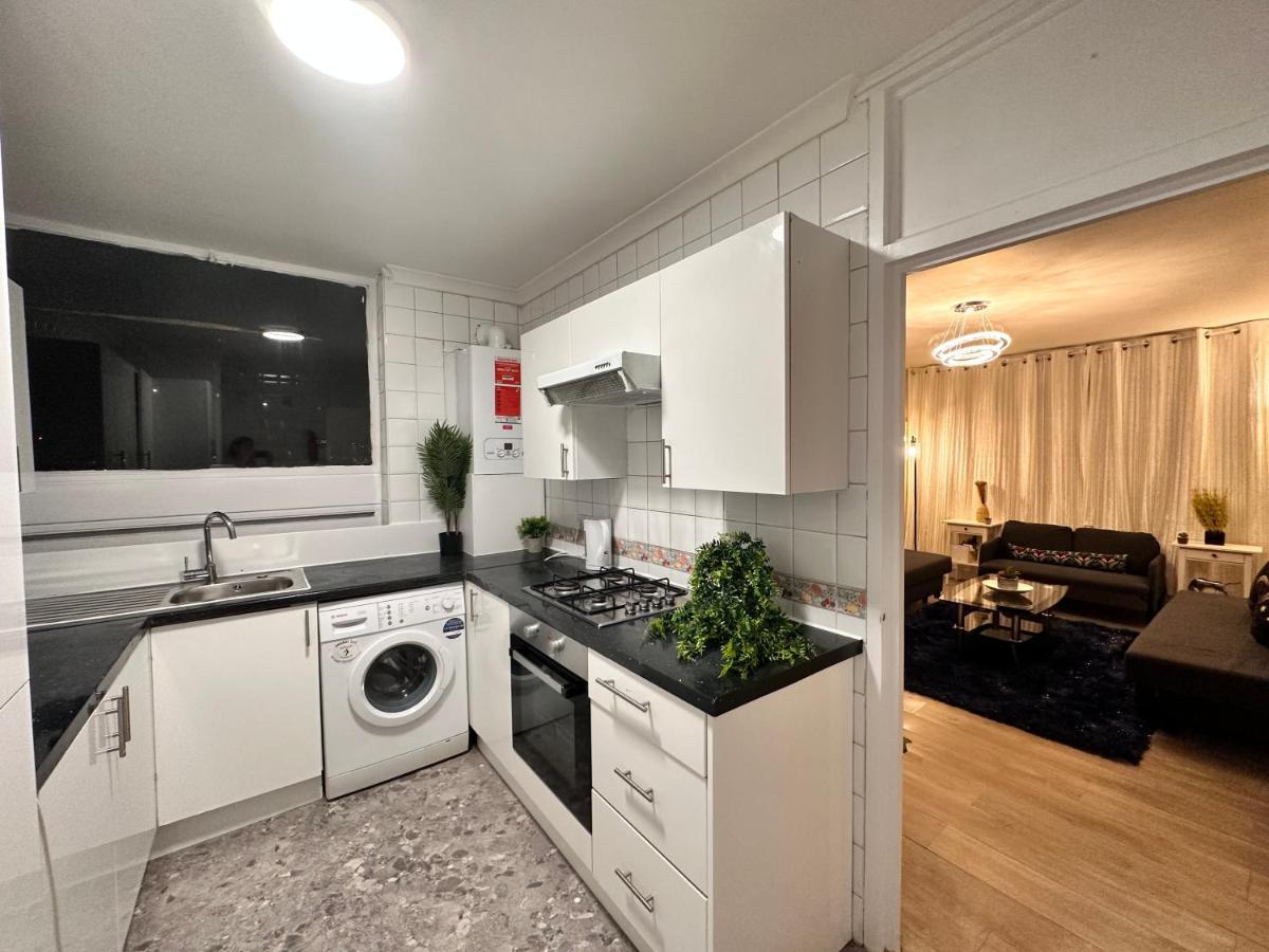 Posh 2-Bedroom, Living Room, Kitchen & 1.5 Bathroom Londen Buitenkant foto