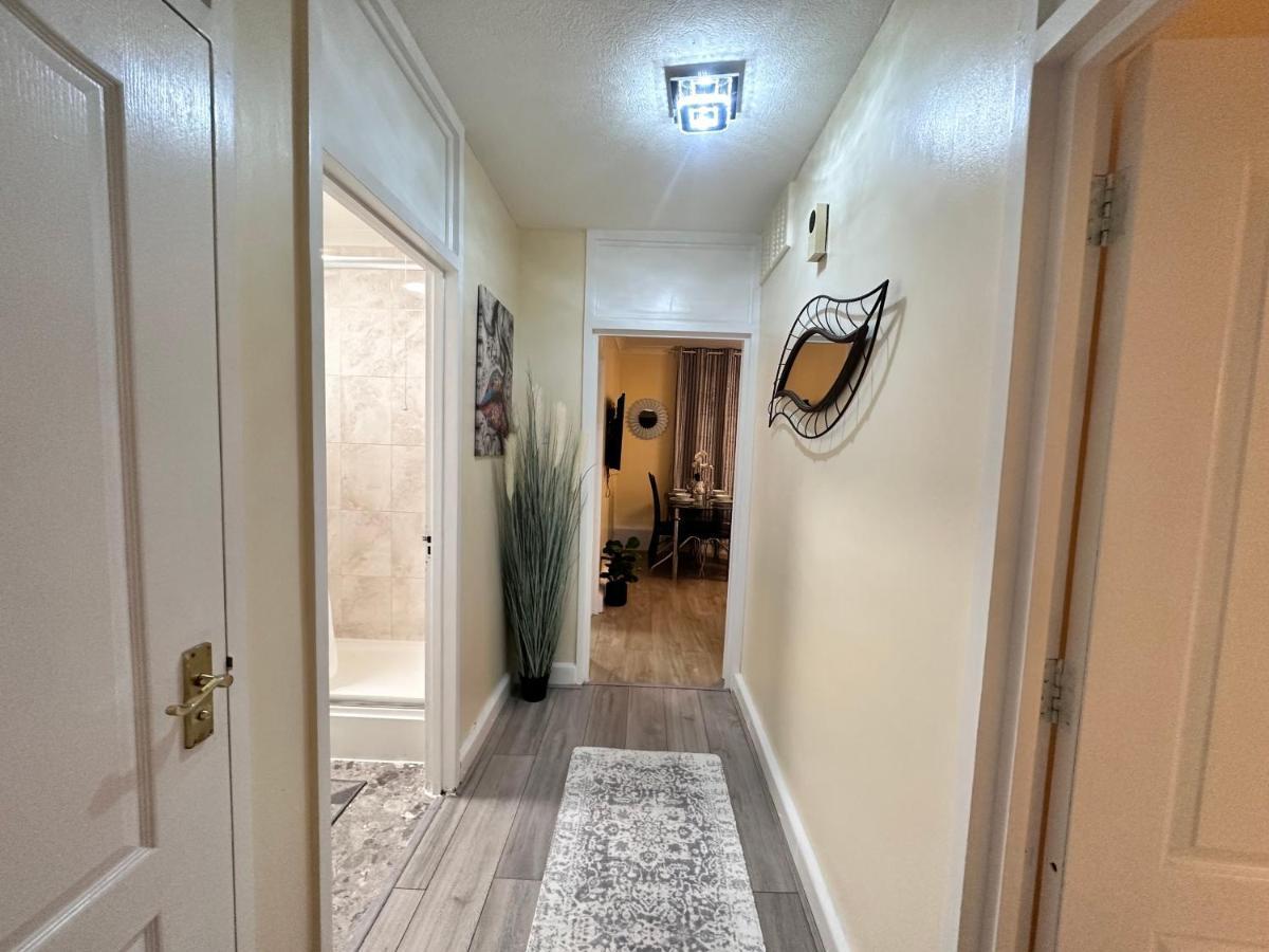 Posh 2-Bedroom, Living Room, Kitchen & 1.5 Bathroom Londen Buitenkant foto