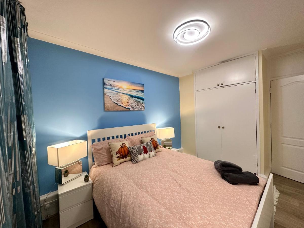 Posh 2-Bedroom, Living Room, Kitchen & 1.5 Bathroom Londen Buitenkant foto