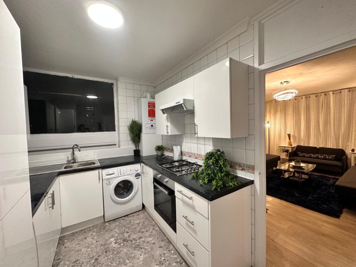 Posh 2-Bedroom, Living Room, Kitchen & 1.5 Bathroom Londen Buitenkant foto