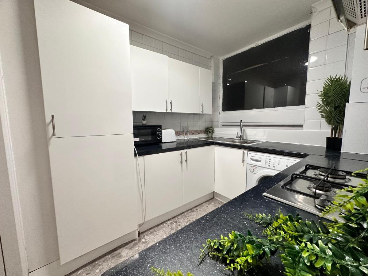 Posh 2-Bedroom, Living Room, Kitchen & 1.5 Bathroom Londen Buitenkant foto