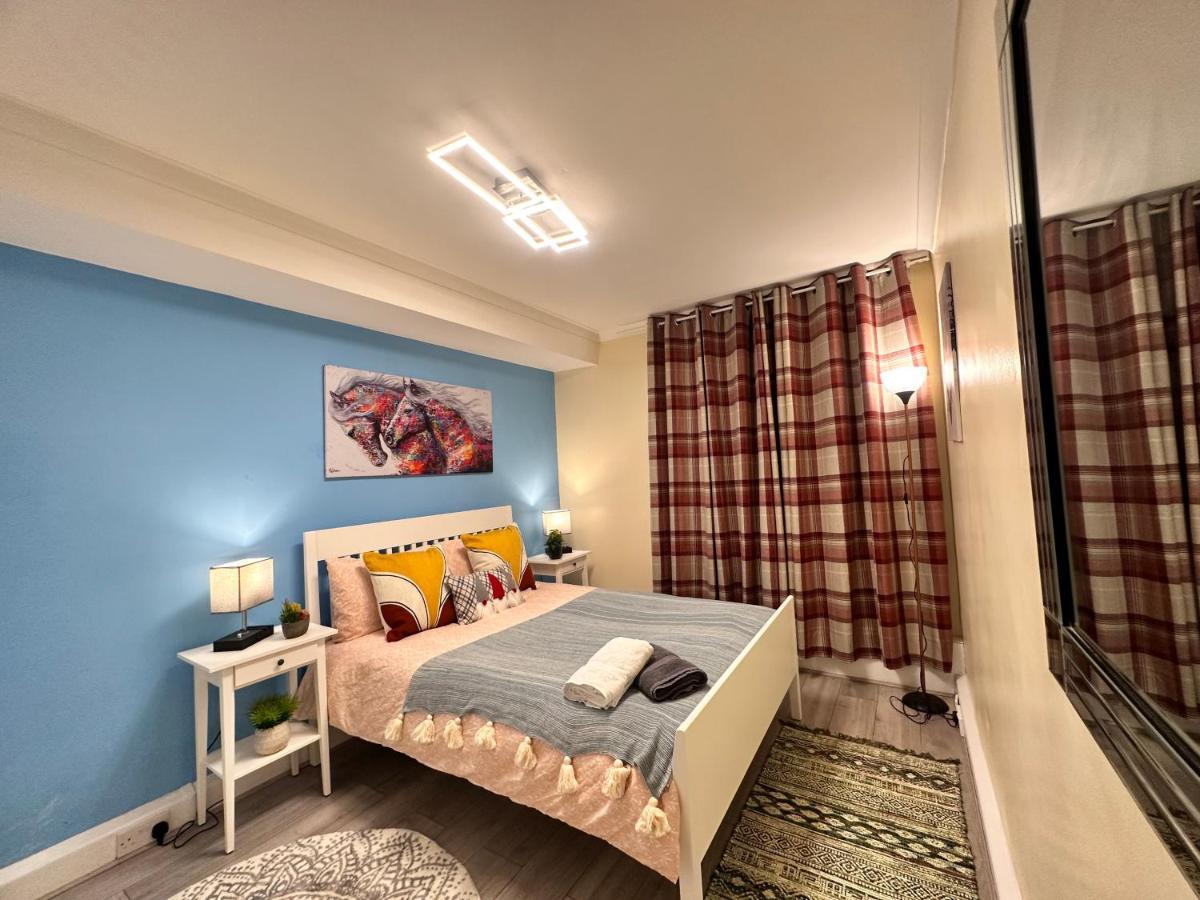 Posh 2-Bedroom, Living Room, Kitchen & 1.5 Bathroom Londen Buitenkant foto