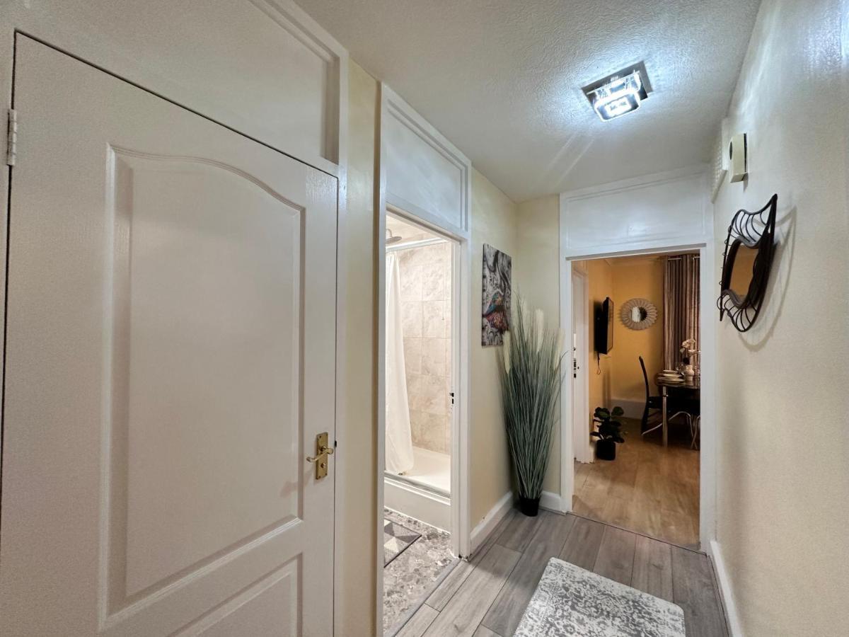 Posh 2-Bedroom, Living Room, Kitchen & 1.5 Bathroom Londen Buitenkant foto